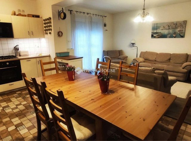 Eladó családi ház, Pécsett 169 M Ft, 5 szobás