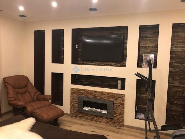 Eladó családi ház, Szadán 130 M Ft, 3 szobás