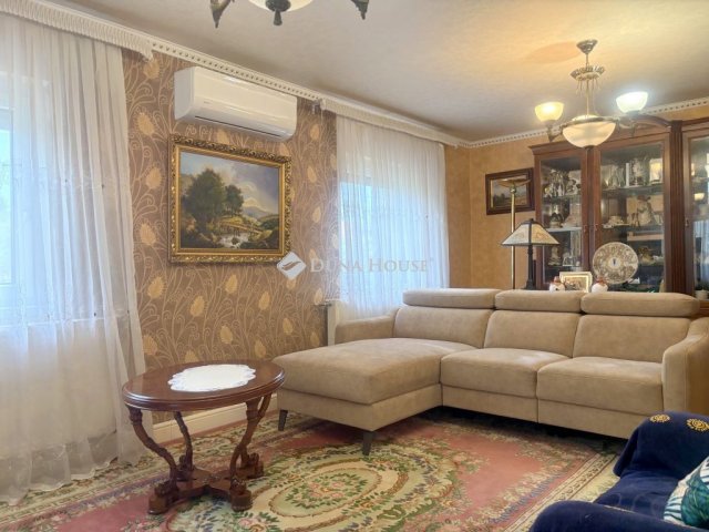 Eladó családi ház, Nyíregyházán 90 M Ft, 4 szobás