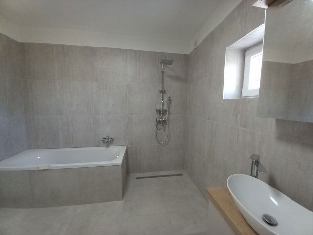 Eladó családi ház, Pécsett, Hársfa úton 89.9 M Ft, 3 szobás