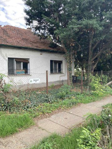 Eladó családi ház, Szolnokon 22.5 M Ft, 2 szobás