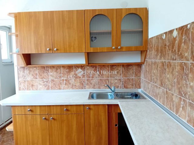 Eladó családi ház, Komáromban, Török Ignác utcában 95 M Ft