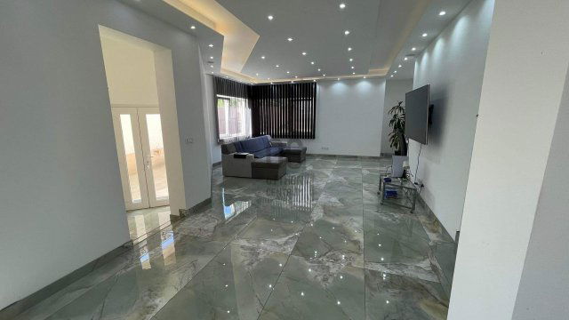 Eladó családi ház, Pilisborosjenőn 450 M Ft, 5 szobás