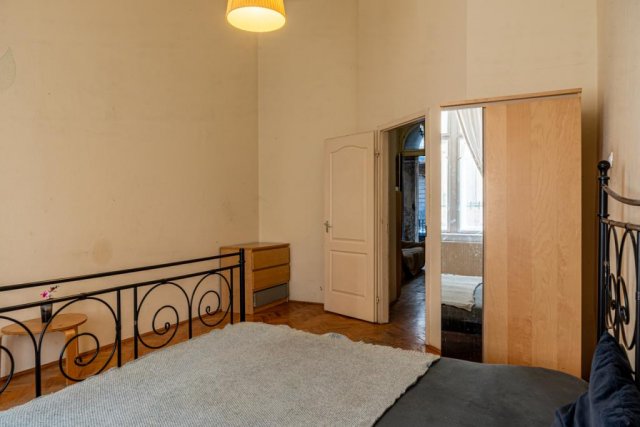 Eladó téglalakás, Budapesten, VI. kerületben, Lovag utcában