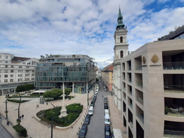 Eladó téglalakás, Budapesten, V. kerületben 145.5 M Ft, 1 szobás