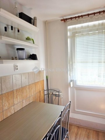 Eladó panellakás, Pécsett 38.9 M Ft, 2 szobás