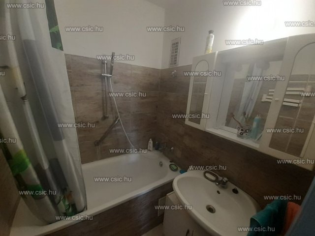 Eladó téglalakás, Budapesten, III. kerületben 85.9 M Ft