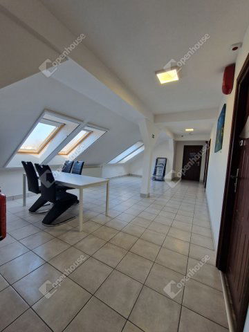 Eladó hotel, Komáromban 762 M Ft, 28 szobás