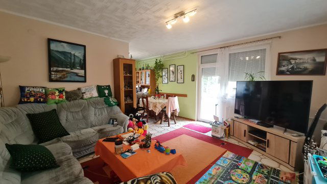 Eladó ikerház, Dunaújvárosban, Rosti Pál soron 61.8 M Ft