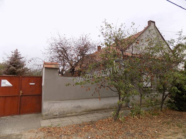 Eladó családi ház, Egyházaskeszőn 8.3 M Ft, 2 szobás