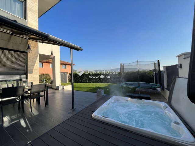 Eladó ikerház, Törökbálinton 325 M Ft, 5 szobás