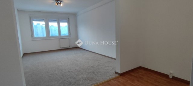 Kiadó panellakás, albérlet, Székesfehérvárott, Tolnai utcában