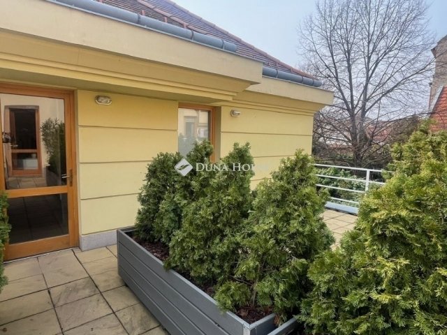 Eladó téglalakás, Pécsett 88.9 M Ft, 2 szobás