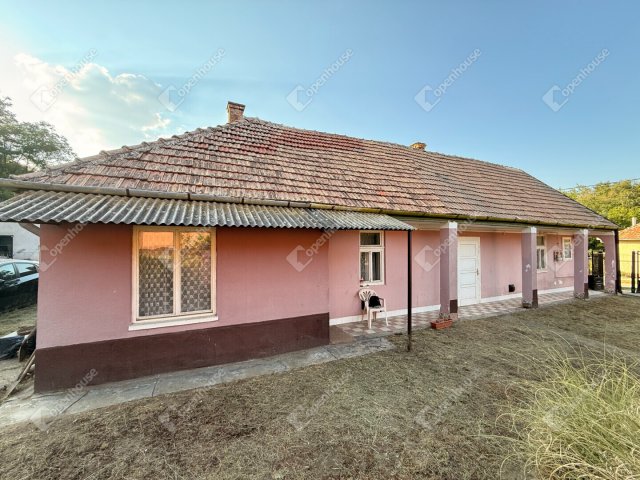 Eladó családi ház, Mendén 39.9 M Ft, 2 szobás