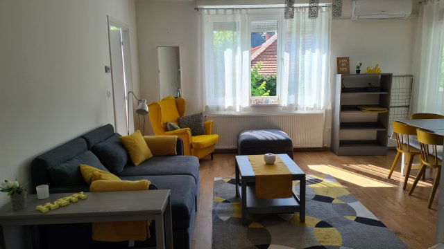 Eladó téglalakás, Keszthelyen 72.8 M Ft, 1+1 szobás