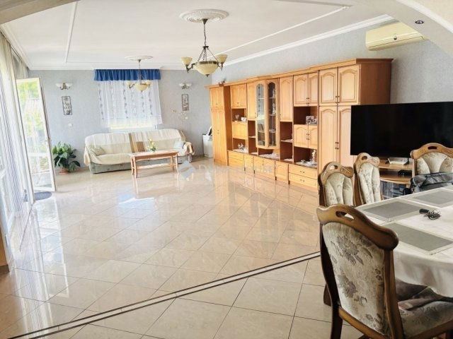 Eladó családi ház, Szigetszentmiklóson 255 M Ft, 7 szobás