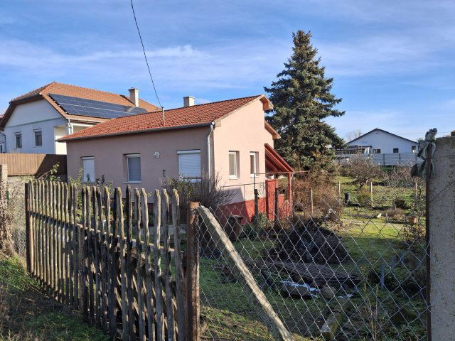 Eladó családi ház, Nyíregyházán 29.5 M Ft, 1+1 szobás