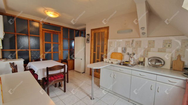 Eladó családi ház, Bábolnán 69.9 M Ft, 5 szobás