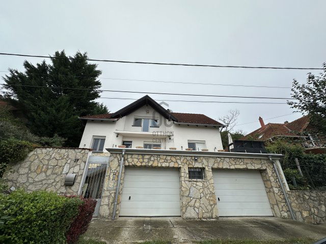 Eladó családi ház, Pilisjászfalun 149.9 M Ft, 7 szobás