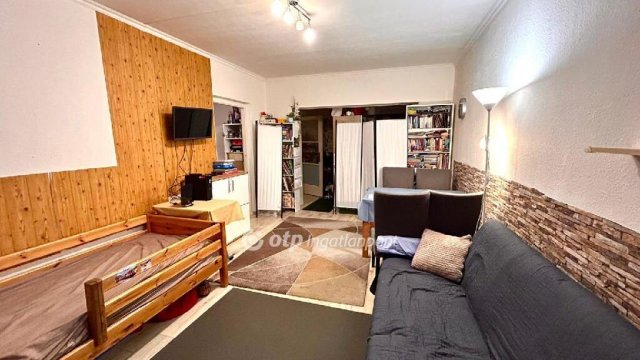 Eladó panellakás, Győrött 65 M Ft, 2+1 szobás