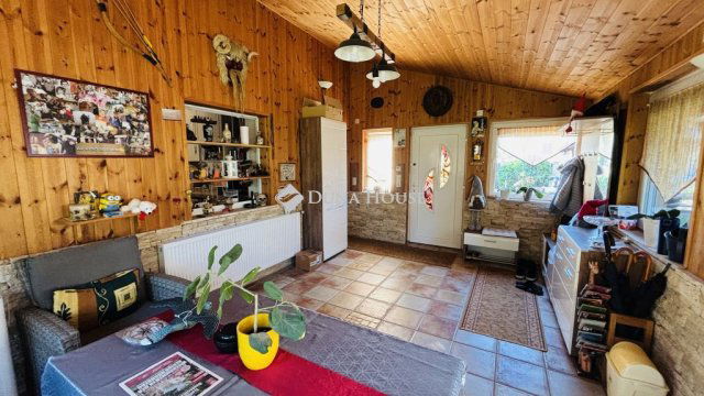 Eladó családi ház, Alsónémediben 169.9 M Ft, 7 szobás