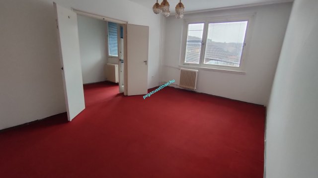 Eladó panellakás, Ózdon 8.9 M Ft, 1+2 szobás