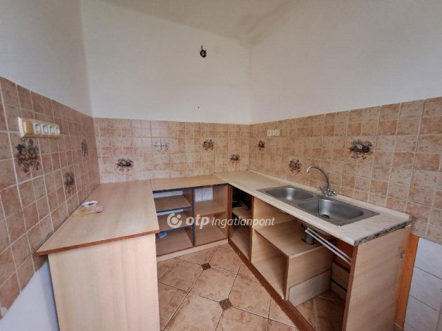 Eladó családi ház, Kisújszálláson 18 M Ft, 2+2 szobás
