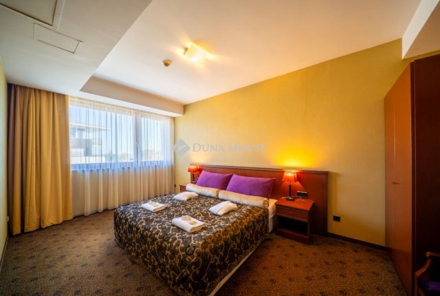 Eladó téglalakás, Balatonfüreden 230 M Ft, 3 szobás