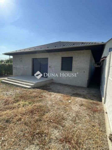 Eladó ikerház, Dunavarsányban 119.9 M Ft, 4 szobás