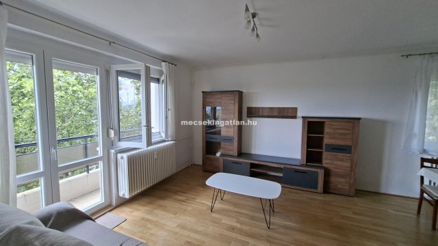Kiadó téglalakás, albérlet, Pécsett 190 E Ft / hó, 2 szobás