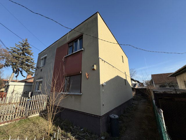 Eladó ikerház, Budapesten, XIX. kerületben, Kelet utcában 64 M Ft