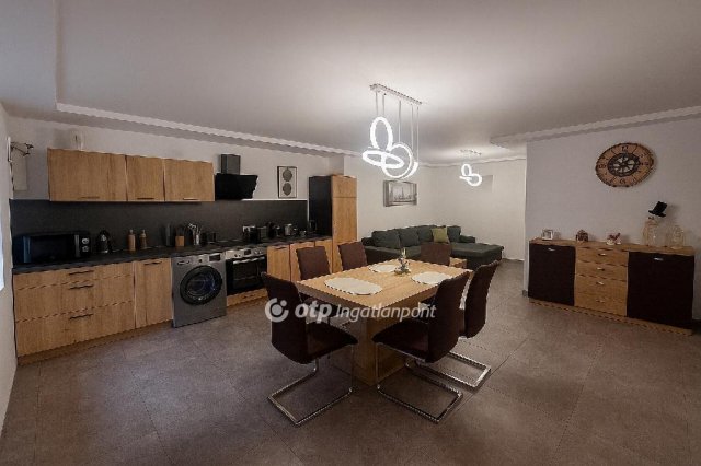 Eladó családi ház, Ercsiben 42 M Ft, 1+2 szobás