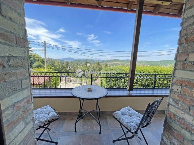 Eladó ikerház, Budapesten, II. kerületben 260 M Ft, 4 szobás