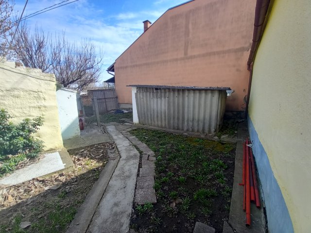 Eladó családi ház, Pécsett, Álmos utcában 18.99 M Ft, 1 szobás