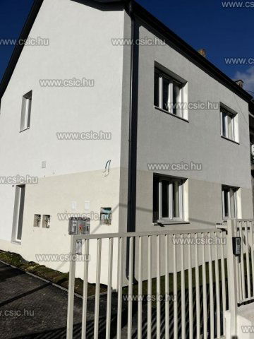 Eladó téglalakás, Vácon 89 M Ft, 2+1 szobás