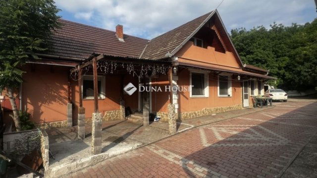 Eladó családi ház, Dunaújvárosban 62.5 M Ft, 6 szobás