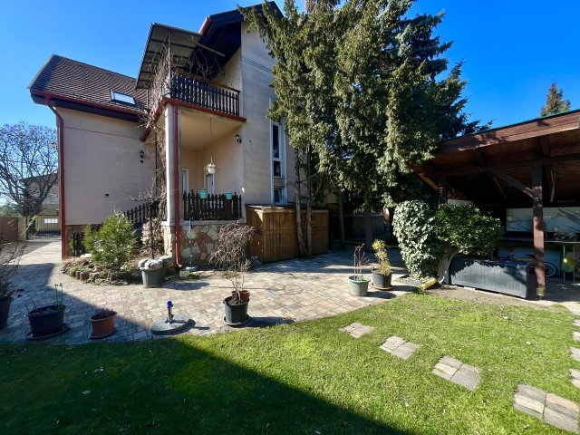 Eladó ikerház, Budapesten, XVIII. kerületben, Szélmalom utcában