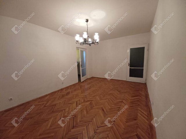 Eladó panellakás, Debrecenben 63.9 M Ft, 3 szobás