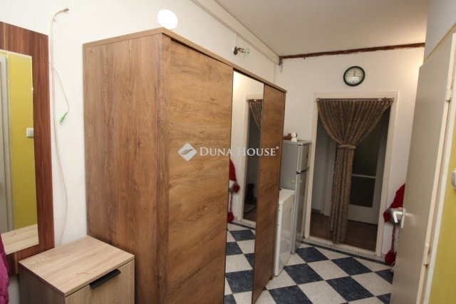 Eladó panellakás, Kecskeméten 48.2 M Ft, 3 szobás