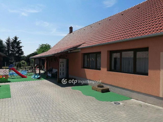 Eladó családi ház, Devecseren 48 M Ft, 4 szobás