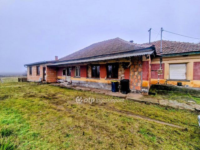 Eladó családi ház, Tápiószentmártonon 14.5 M Ft, 4 szobás