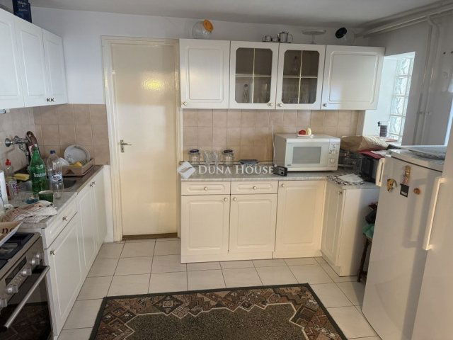 Eladó családi ház, Pécsett 74.99 M Ft, 3+1 szobás