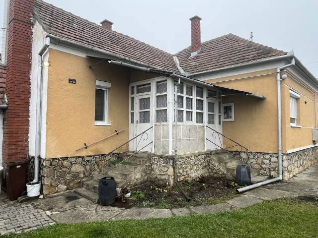 Eladó családi ház, Mezőlakon 36.5 M Ft, 3 szobás