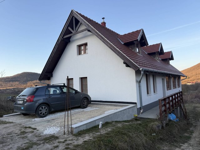 Eladó családi ház, Pilisszentlászlón 126 M Ft, 4 szobás