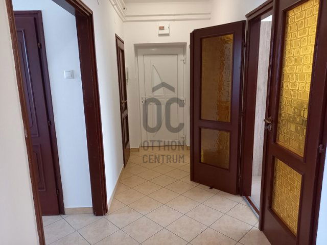 Kiadó téglalakás, albérlet, Pápán 150 E Ft / hó, 3 szobás