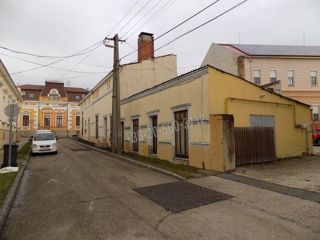 Eladó üzlethelyiség, Tapolcán, Kossuth Lajos utcában 80 M Ft