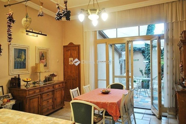 Eladó családi ház, Kecskeméten 188 M Ft, 7 szobás