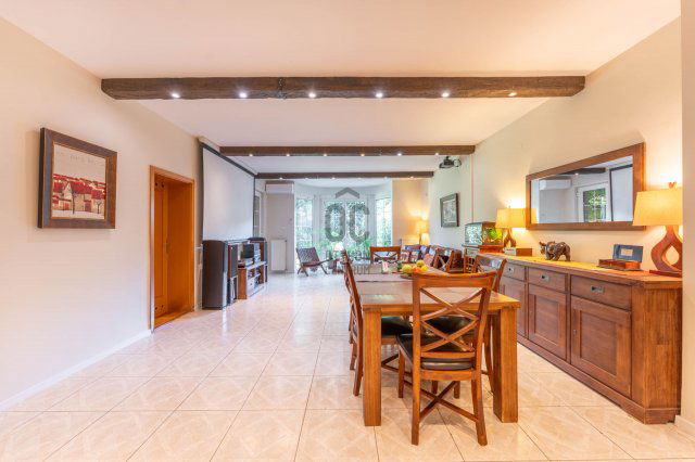 Eladó családi ház, Budapesten, III. kerületben 360 M Ft