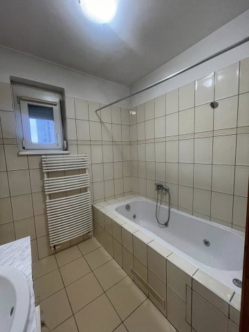 Eladó téglalakás, Komlón, Berek utcában 33 M Ft, 2 szobás