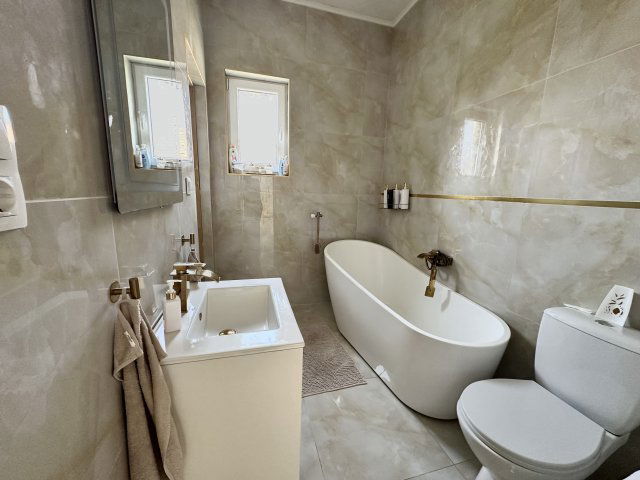 Eladó családi ház, Ercsiben 54.9 M Ft, 3 szobás